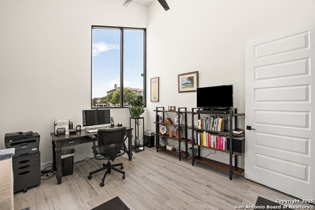 Listing photo id 21 for 690 Kings Point