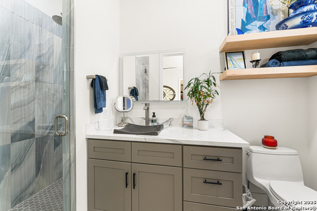 Listing photo id 25 for 690 Kings Point