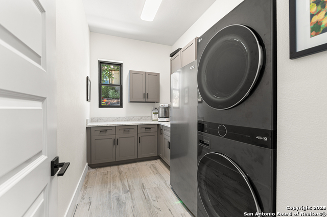 Listing photo id 26 for 690 Kings Point