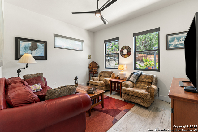 Listing photo id 28 for 690 Kings Point