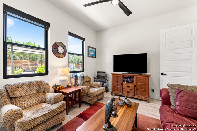 Listing photo id 29 for 690 Kings Point