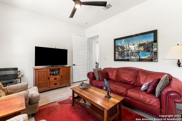 Listing photo id 30 for 690 Kings Point