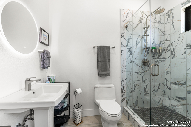 Listing photo id 36 for 690 Kings Point
