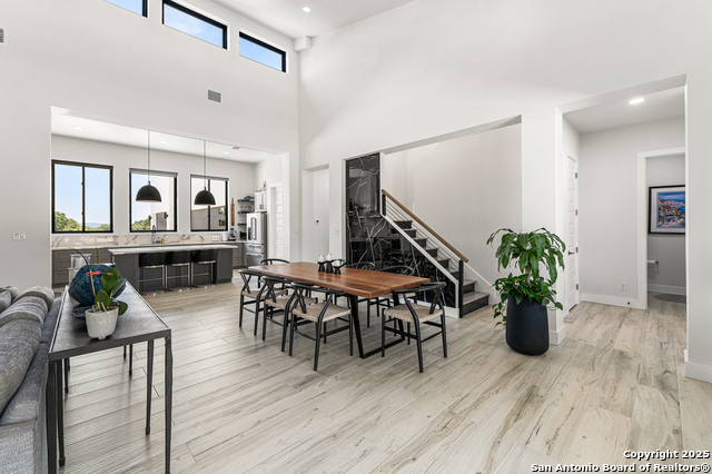 Listing photo id 2 for 690 Kings Point
