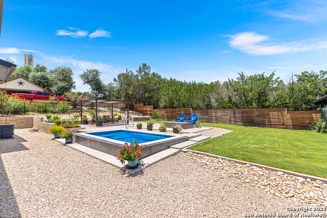 Listing photo id 42 for 690 Kings Point