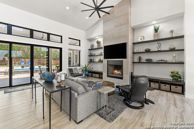Listing photo id 3 for 690 Kings Point