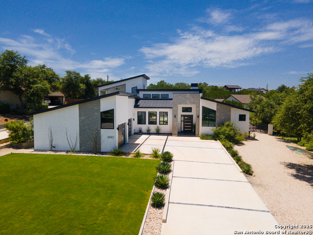 Listing photo id 49 for 690 Kings Point
