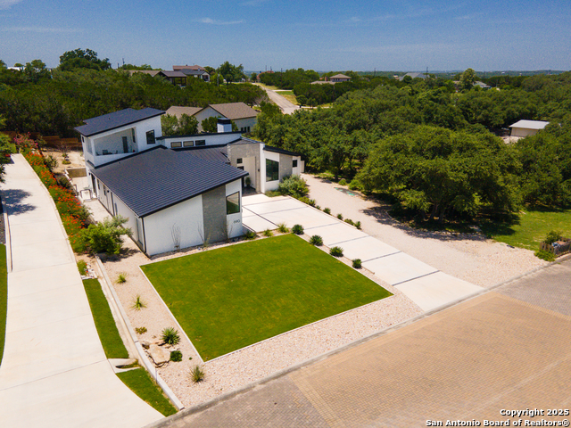 Listing photo id 51 for 690 Kings Point