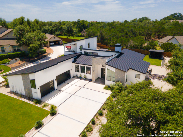 Listing photo id 52 for 690 Kings Point