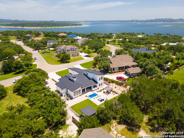 Listing photo id 56 for 690 Kings Point