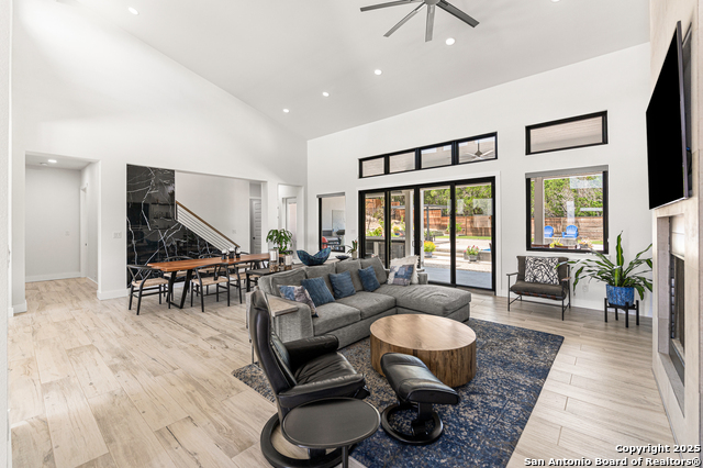 Listing photo id 4 for 690 Kings Point