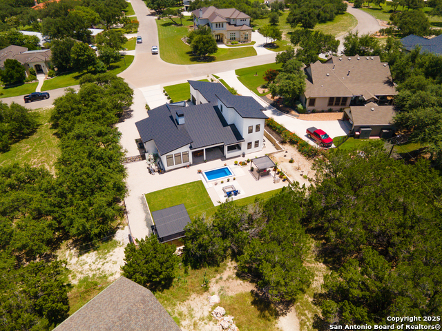 Listing photo id 58 for 690 Kings Point