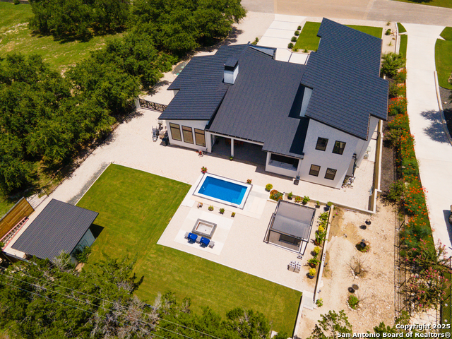 Listing photo id 59 for 690 Kings Point