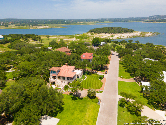 Listing photo id 61 for 690 Kings Point
