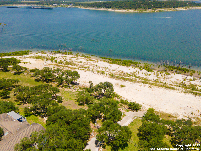Listing photo id 62 for 690 Kings Point
