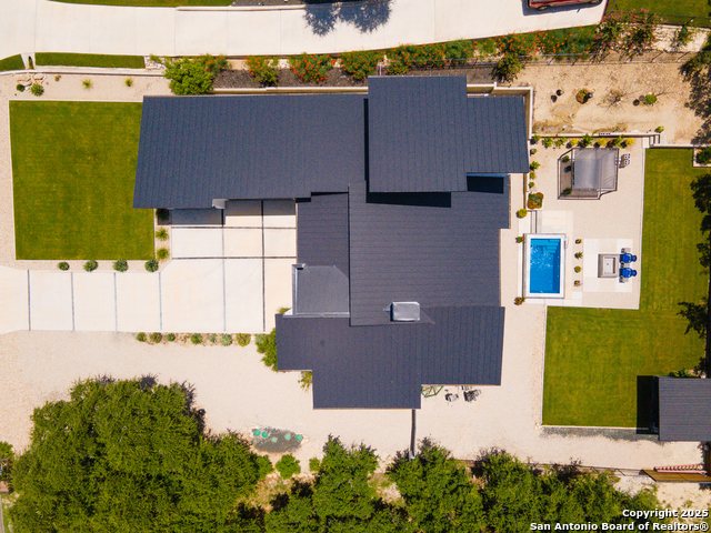 Listing photo id 64 for 690 Kings Point