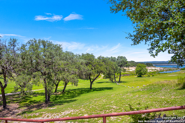 Listing photo id 67 for 690 Kings Point