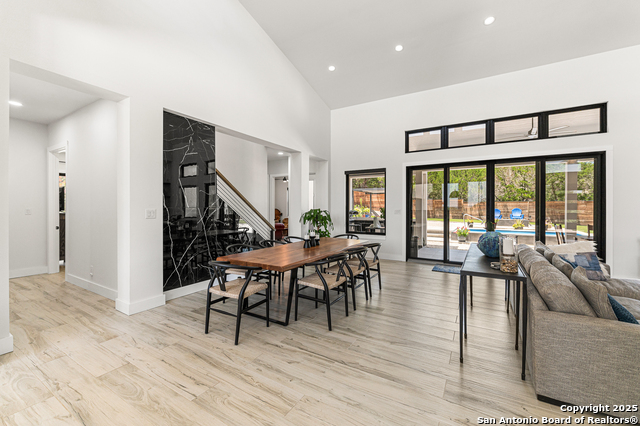 Listing photo id 7 for 690 Kings Point