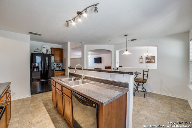 Listing photo id 13 for 5770 Watercress