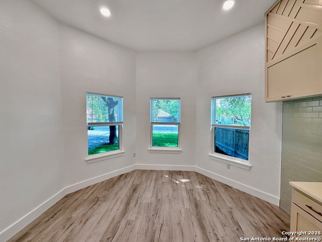 Listing photo id 8 for 430 Hart E