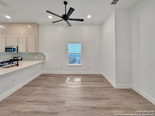 Listing photo id 9 for 430 Hart E