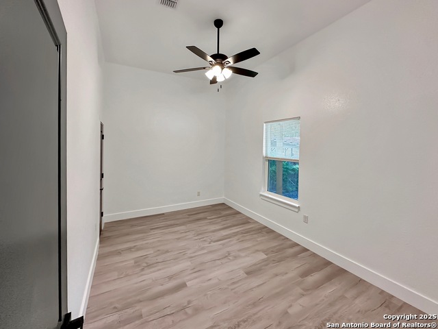 Listing photo id 11 for 430 Hart E