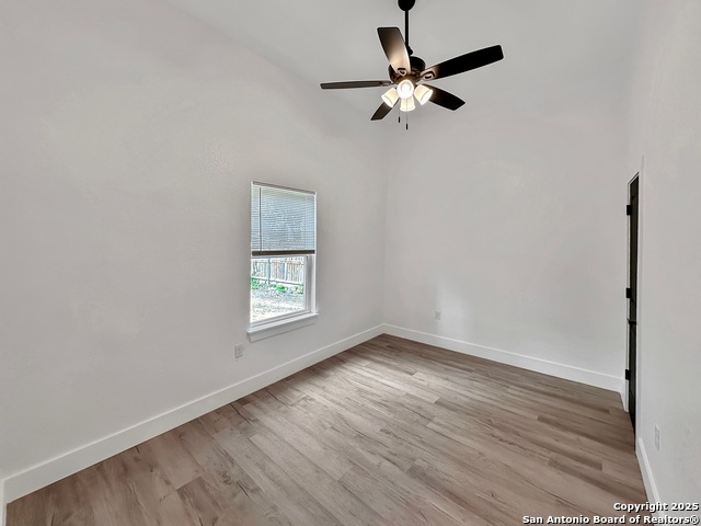 Listing photo id 12 for 430 Hart E