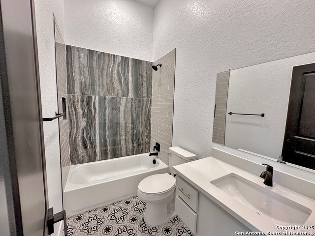 Listing photo id 13 for 430 Hart E