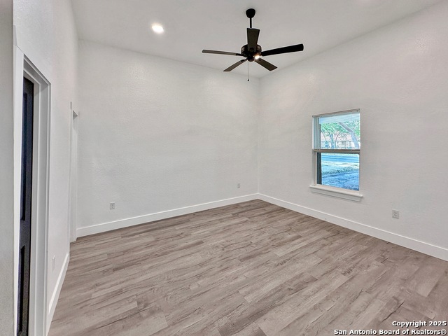 Listing photo id 14 for 430 Hart E