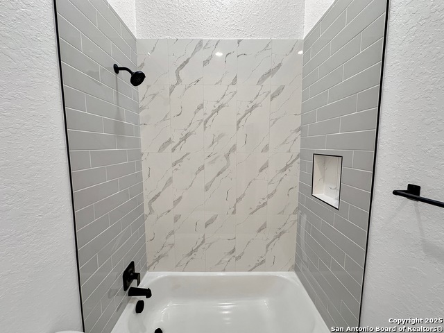 Listing photo id 15 for 430 Hart E