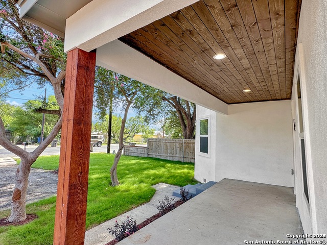 Listing photo id 2 for 430 Hart E