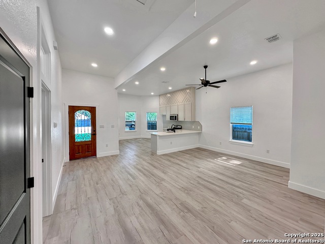 Listing photo id 3 for 430 Hart E