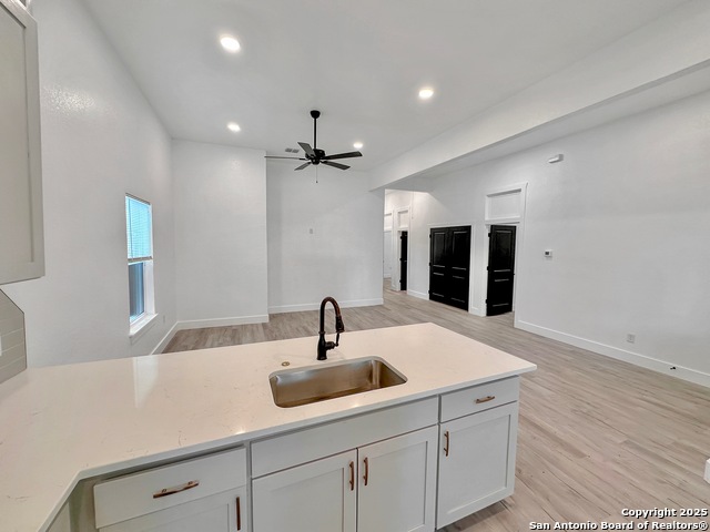 Listing photo id 4 for 430 Hart E