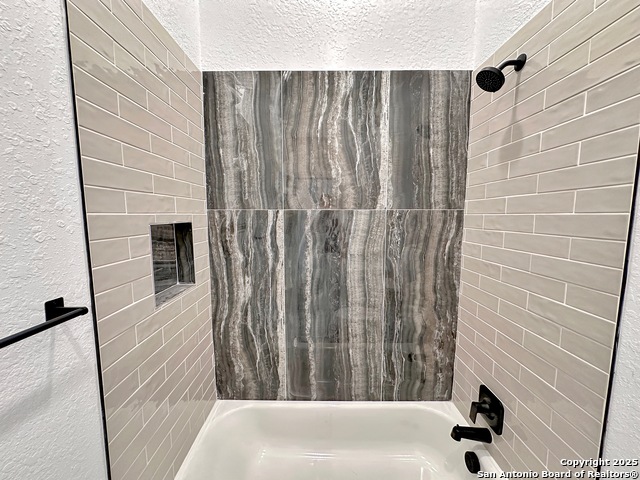 Listing photo id 7 for 430 Hart E