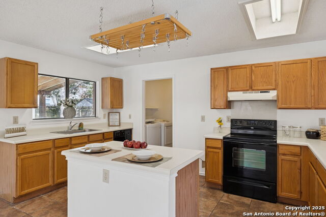 Listing photo id 9 for 8150 Cheryl Meadow