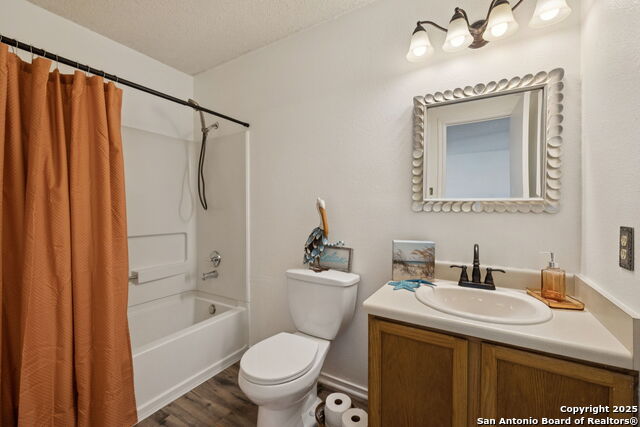 Listing photo id 13 for 8150 Cheryl Meadow