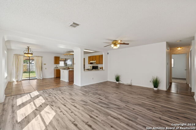 Listing photo id 4 for 8150 Cheryl Meadow