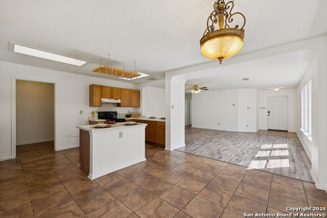 Listing photo id 5 for 8150 Cheryl Meadow