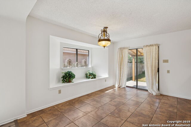 Listing photo id 6 for 8150 Cheryl Meadow