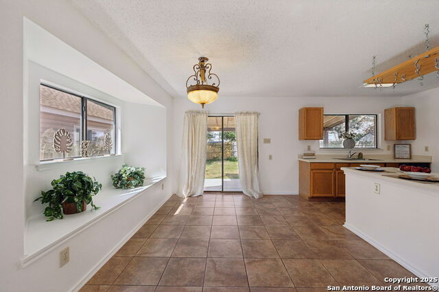 Listing photo id 7 for 8150 Cheryl Meadow