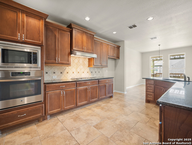 Listing photo id 8 for 12514 Red Maple