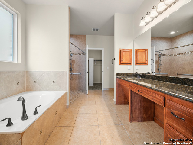 Listing photo id 16 for 12514 Red Maple