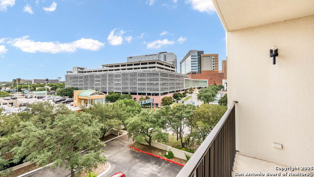 Image 12 of 16 For 7701 Wurzbach Rd 606