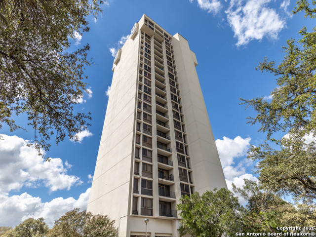 Image 3 of 16 For 7701 Wurzbach Rd 606