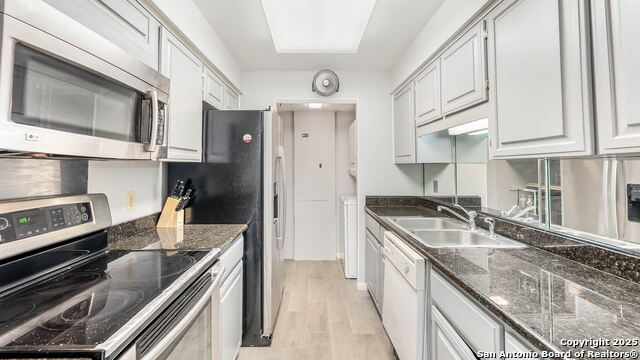 Image 4 of 16 For 7701 Wurzbach Rd 606