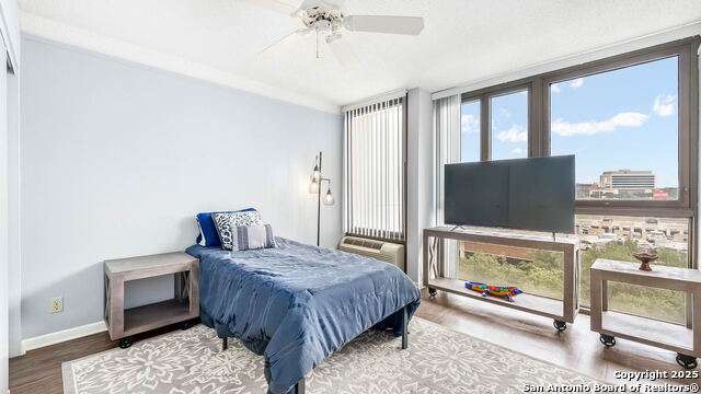 Image 7 of 16 For 7701 Wurzbach Rd 606