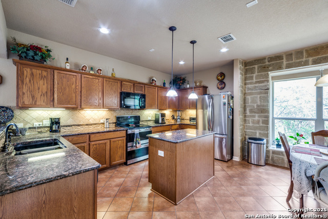 Listing photo id 4 for 318 Private Road 1712
