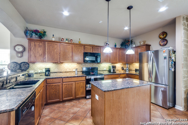 Listing photo id 5 for 318 Private Road 1712