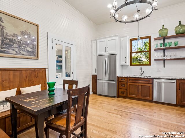Image 21 of 38 For 202 Ebner St