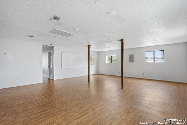 Listing photo id 10 for 42320 Fm 3159